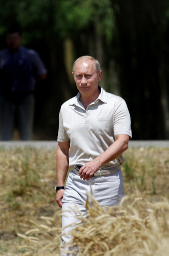 「われわれはガニ股ではない」、プーチン露首相がオバマ米大統領に反論