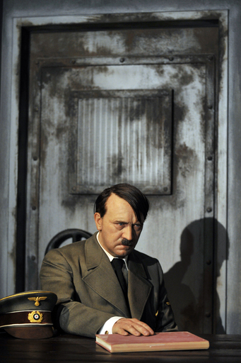 頭部もぎ取られたヒトラー人形、独ろう人形館で再展示が決定