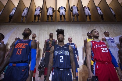 新スポンサーのナイキと新ユニホームをお披露目、NBA
