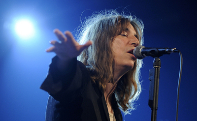 パティ・スミス、スペインでパフォーマンスを披露