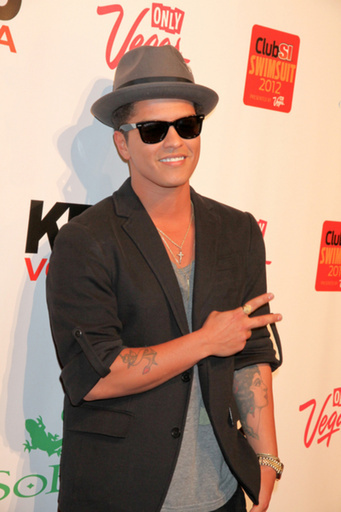 ケイト・モス、2013年「最も帽子が似合う人」に