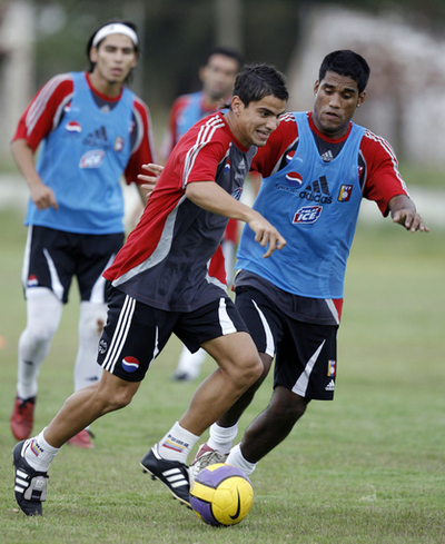 ＜サッカー 07南米ユース選手権＞ベネズエラ エクアドル戦に向け最終調整 - パラグアイ