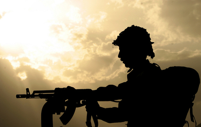 多国籍軍がタリバンを攻撃、30人以上が死亡