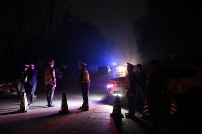 西安でタンクローリーとワゴン車が衝突、10人死亡