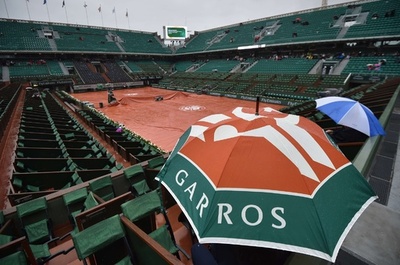 シャラポワ戦など女子単2試合、雨天により順延 全仏オープン