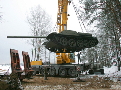第2次大戦の戦車、博物館改修でお引っ越し