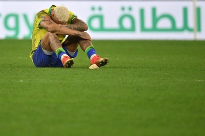 ネイマール「心が壊された」 代表引退示唆もペレ氏はエール