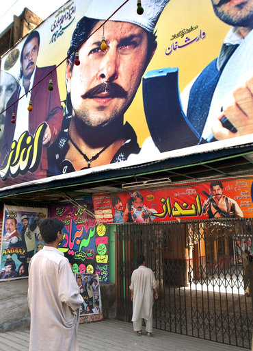 ボリウッド映画に悩む映画館主 - パキスタン