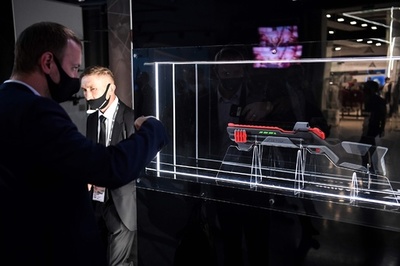 カラシニコフ、電子機器搭載の散弾銃販売へ 若者ターゲット