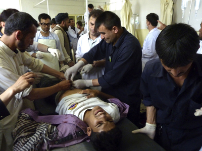 アフガニスタン NATO作戦への抗議デモで12人死亡、東部では自爆攻撃