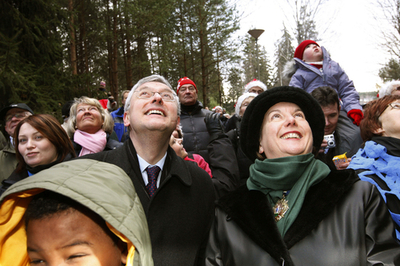 オスロからロンドンへ、毎年恒例クリスマスツリーのプレゼント