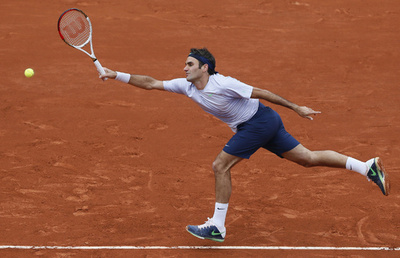 好調のフェデラー、ベネトーを下し4回戦へ 全仏オープン