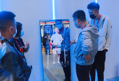 中国でAI搭載の「魔法の鏡」が人気 自宅で双方向フィットネスが可能に