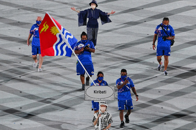 富士と桜のユニは日本への「リスペクト」 キリバス人旗手に聞く