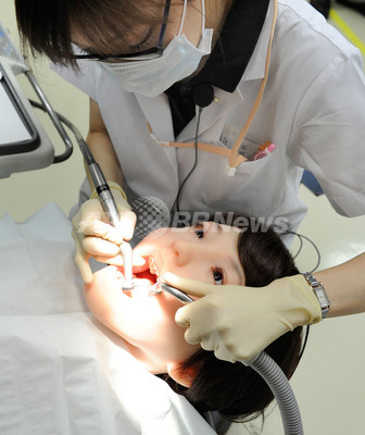 歯科実習用患者ロボ 昭和花子2 を公開 写真7枚 ファッション ニュースならmode Press Powered By Afpbb News