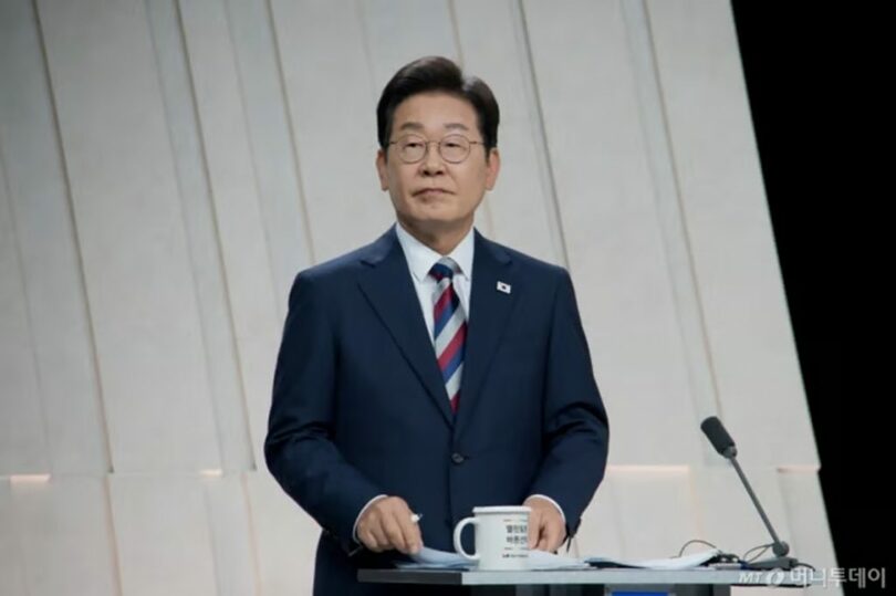 討論会の準備をするイ・ジェミョン氏＝国会写真記者団＝国会写真記者団(c)NEWSIS/MONEYTODAY