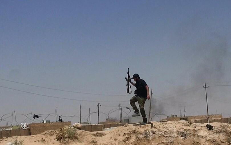 イラク緊迫、「全ての選択肢を検討」と米大統領 無人機攻撃など