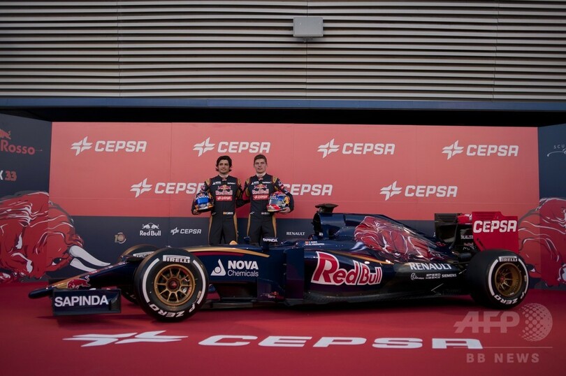 トロ・ロッソ、最年少ドライバーが新型車を披露