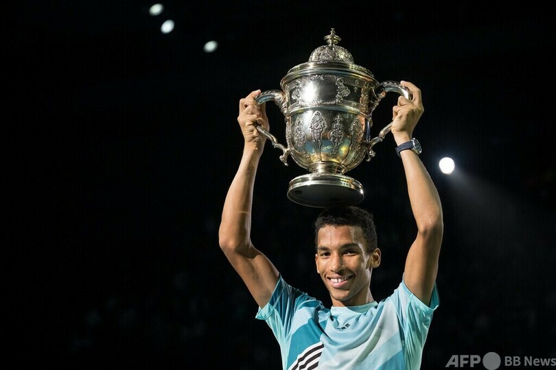 オジェ・アリアシムが復活の連覇 ホルカシュ下す スイス室内