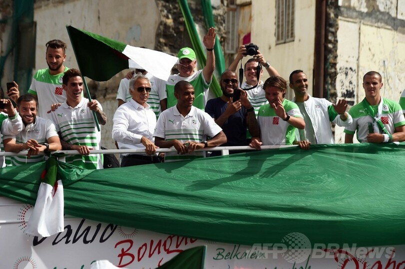 W杯ベスト16のアルジェリア代表が凱旋パレード