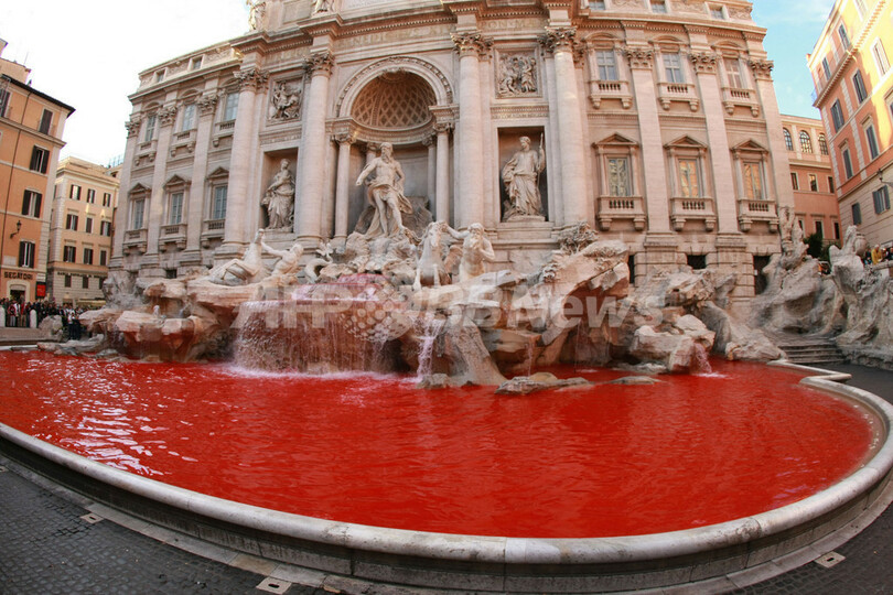 トレビの泉が真っ赤に染まる 写真8枚 国際ニュース Afpbb News
