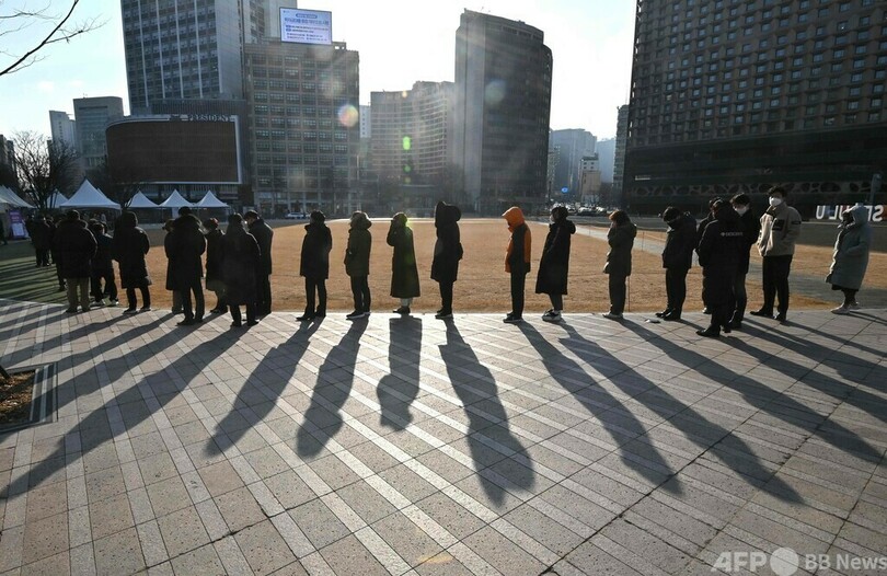 韓国、新規感染者10万人超でも規制緩和