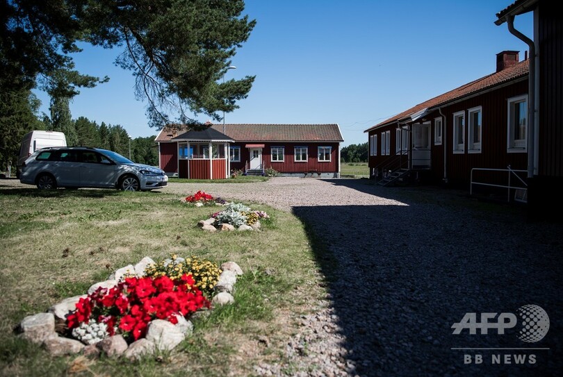 受刑者の更生に牛が一役、スウェーデンの農場刑務所