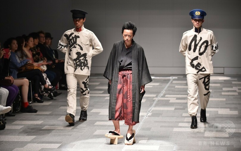 ハンセン病の偏見と闘う元患者女性、ランウェイで輝く 東京