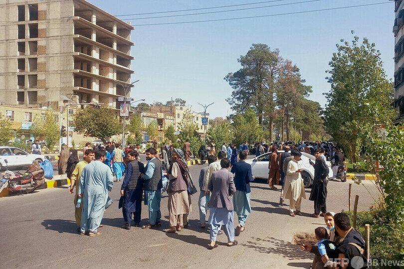 アフガン地震、死者1000人超に