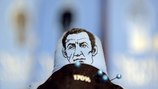 サルコジ大統領らの「のろいの人形」セット発売、パリ 写真9枚 国際