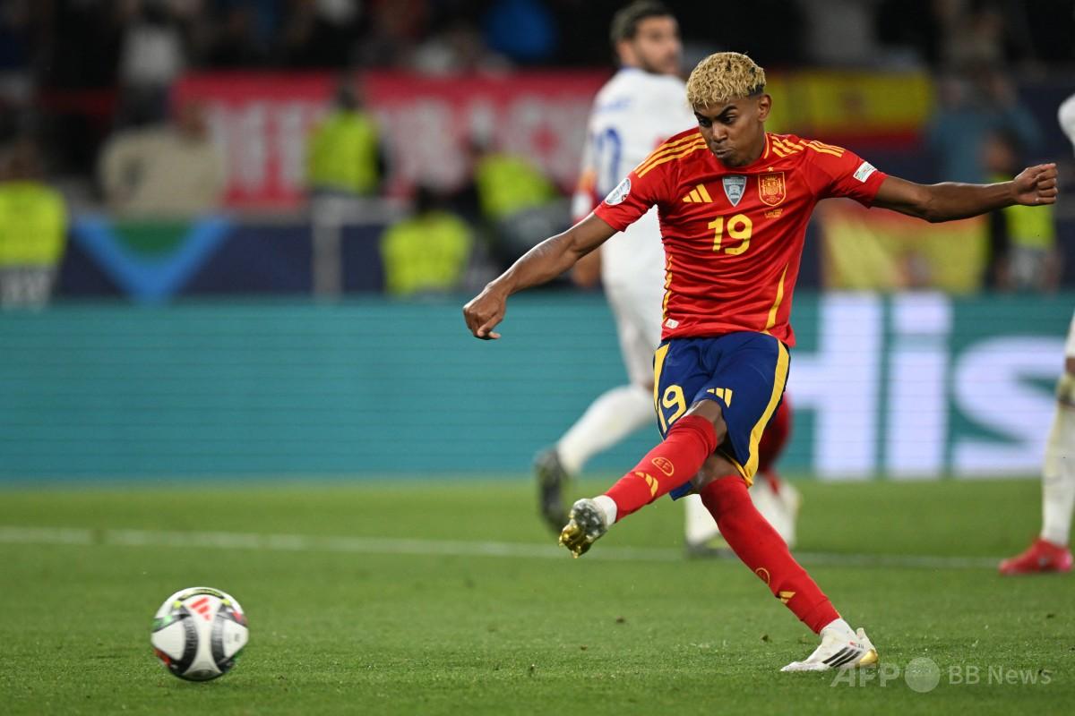 スペインがフランス下し決勝へ 計9発の打ち合い制す 欧州NL 写真