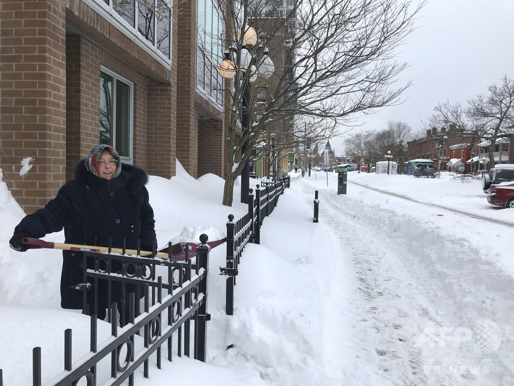 雪に数週間埋もれていた家から70代男性救出、カナダ首都 雪に数週間埋もれていた家から70代男性救出、カナダ首都