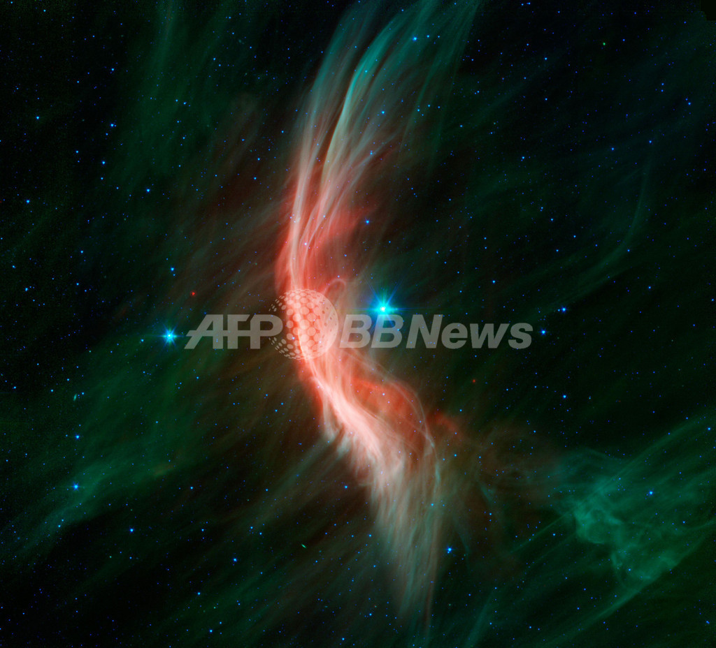 へびつかい座ゼータ星が生む鮮やかな衝撃波、NASA へびつかい座ゼータ星が生む鮮やかな衝撃波、NASA