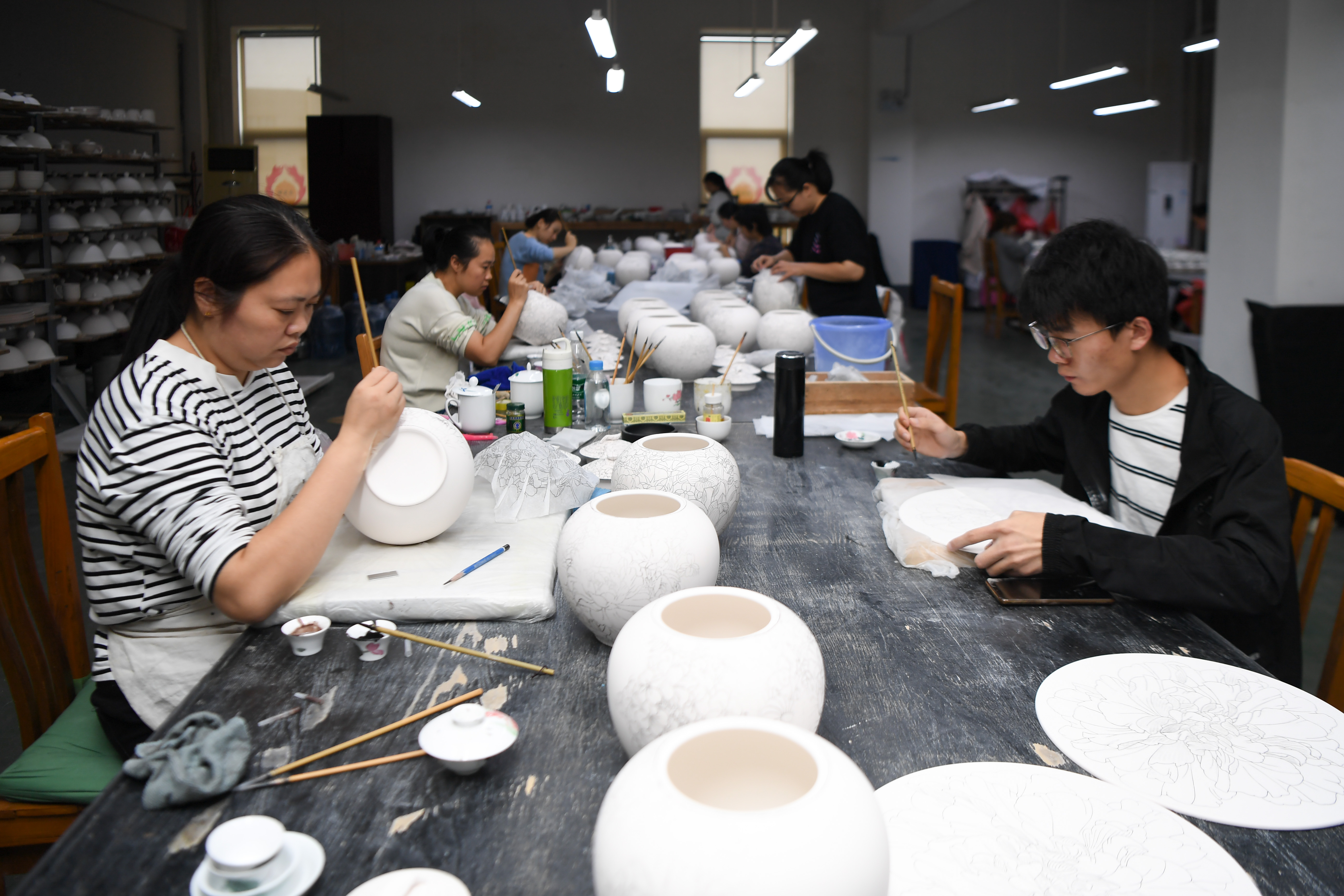 地域伝統の磁器作りにスマート製造導入 湖南省醴陵市 写真12枚 国際