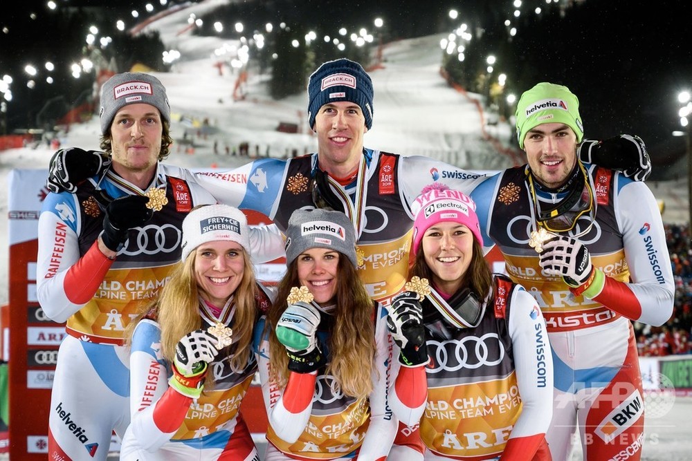 スイスが混合団体優勝、ホルドナーは2冠目 世界アルペン 写真5枚 国際