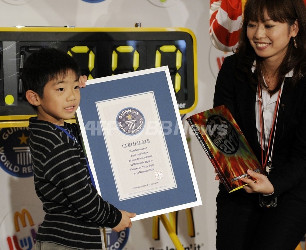 東京の6歳児 紙コップの積み重ね でギネス記録更新 写真4枚 国際ニュース Afpbb News