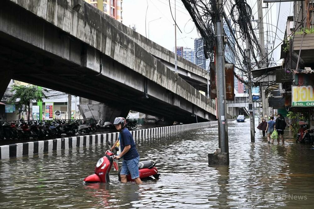 タイ・バンコクで大雨洪水、5万世帯超被害 災害事態宣言も