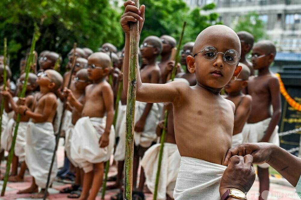 ガンジーに扮して生誕祝う子どもたち インド 写真6枚 国際ニュース:AFPBB News
