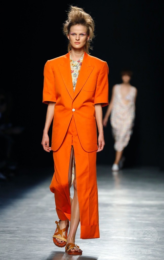 「アンドレアス・クロンターラー フォー ヴィヴィアン・ウエストウッド」17年春夏