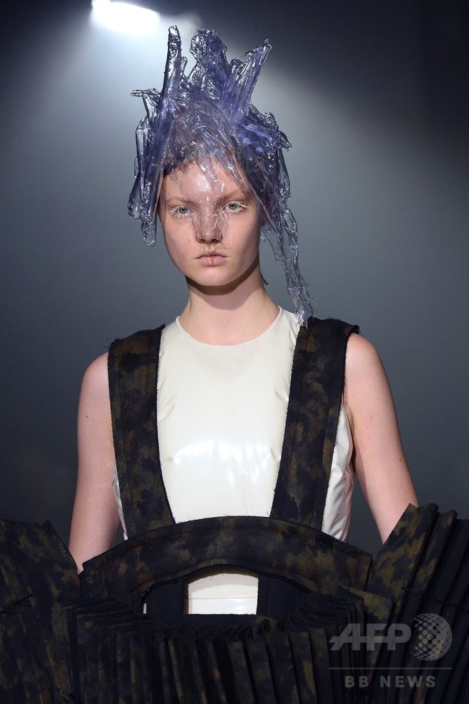 「コム デ ギャルソン」17年春夏