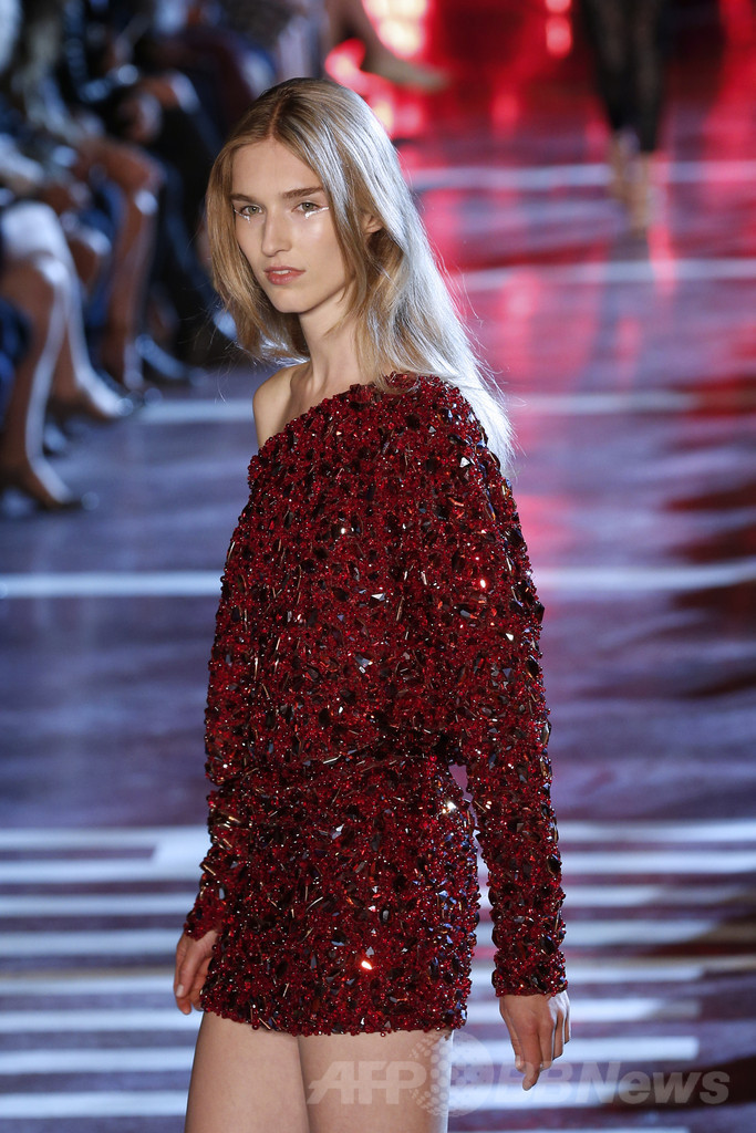 ボリュームと軽さの絶妙なバランス、「アレクサンドル・ボーティエ」14/15年秋冬オートクチュール