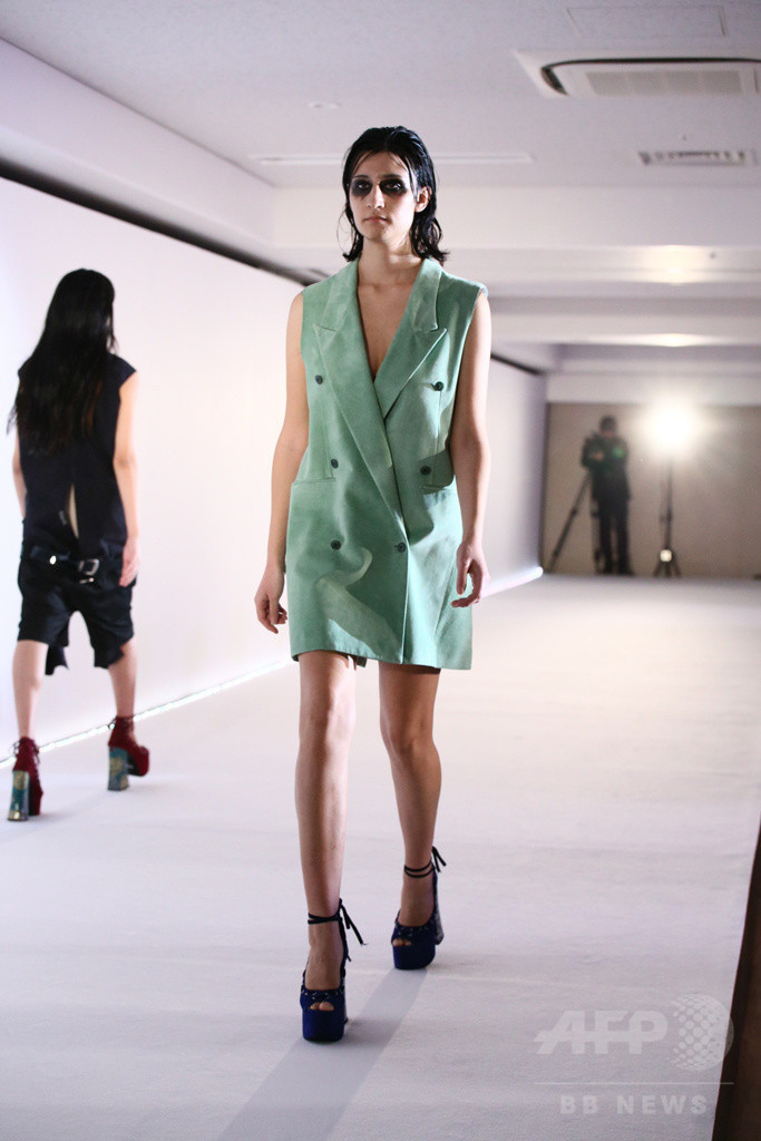 「ミキオサカベ」、レザーを使ったスペシャルファッションショー