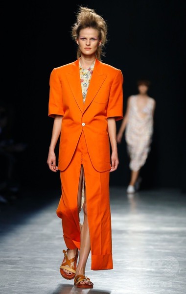 「アンドレアス・クロンターラー フォー ヴィヴィアン・ウエストウッド」17年春夏