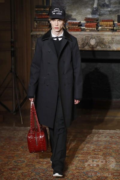 「ヴァレンティノ」17/18年秋冬メンズ