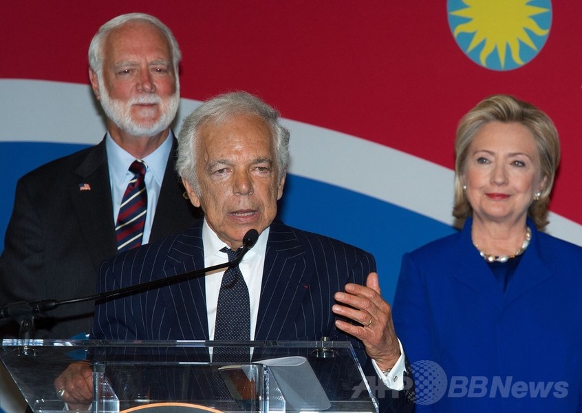 ヒラリー・クリントン、米ファッション界への貢献を称えラルフ・ローレンを表彰