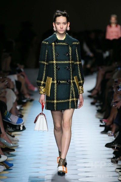 「ミュウミュウ」南青山店オープン、ショー＆パーティーを開催