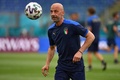 サッカー欧州選手権、グループA、トルコ対イタリア。試合を翌日に控え、イタリア代表の団長としてチーム練習に臨むジャンルカ・ヴィアッリ氏（2021年6月10日撮影）。(c)Filippo MONTEFORTE / POOL / AFP