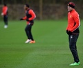 カーリントン・トレーニング・グラウンド（Carrington Training Ground）で練習に臨むマンチェスター・ユナイテッド（Manchester United）のウェイン・ルーニー（Wayne Rooney、右、2014年2月24日撮影）。(c)AFP/PAUL ELLIS