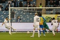 サッカースペイン・スーパーカップ準決勝、レアル・マドリード対バレンシア。PKを決めるレアル・マドリードのカリム・ベンゼマ（左、2023年1月11日撮影）。(c)Giuseppe CACACE / AFP