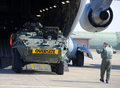 2008年2月15日、韓国の大邱（Daegu）にある大邱空軍基地（Daegu Air Base）にアラスカ（Alaska）から輸送された米軍のストライカー旅団（Stryker Platoon）の軍事車両。(c)AFP/KIM JAE-HWAN